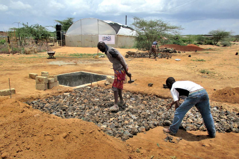 Cistern with patch foundation in typical local manner